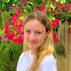 Meet your Posher, Olivia